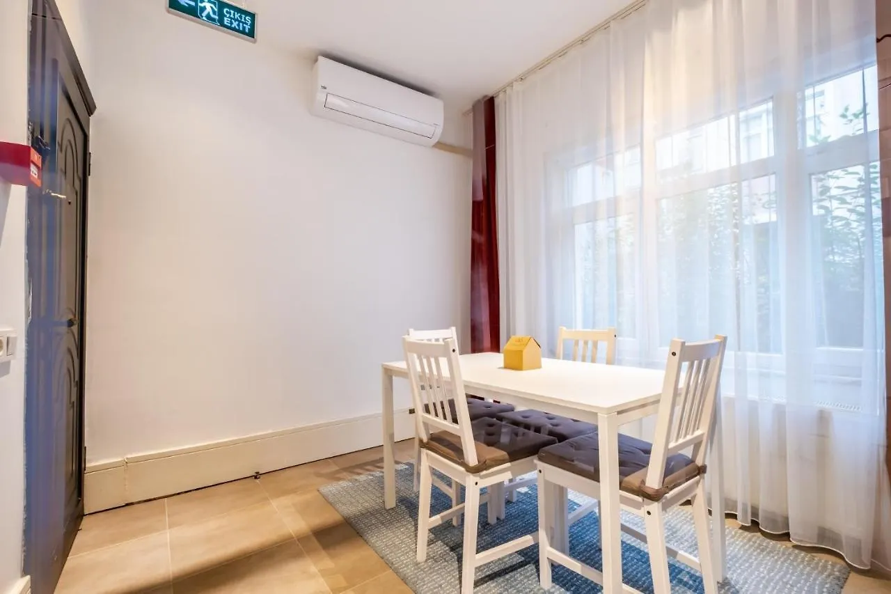 Charming Flat Close To Touristic Attractions In The Heart Of Beyoglu Istanbul Turkey